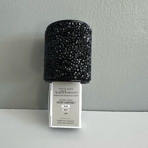 White Barn Black Scent Control Plug-In